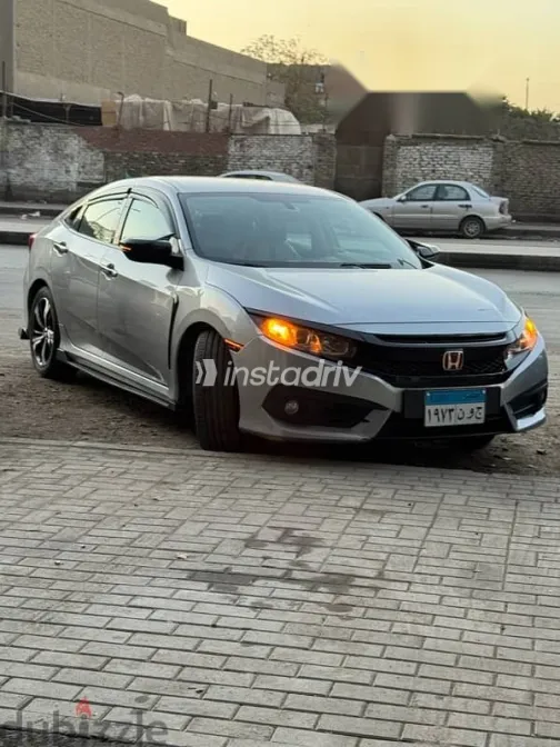 Honda Civic 2018 Silver Used for Sale - 1