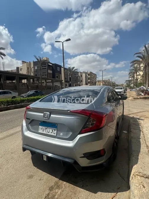 Honda Civic 2018 Silver Used for Sale - 4