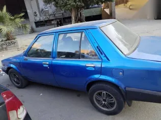 مازدا 323 1981 أزرق غامق مستعملة للبيع