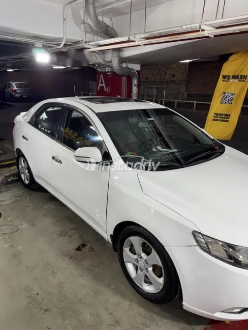 كيا سيراتو 2010 أبيض مستعملة للبيع - 2