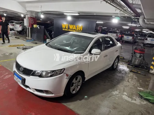 كيا سيراتو 2010 أبيض مستعملة للبيع - 3