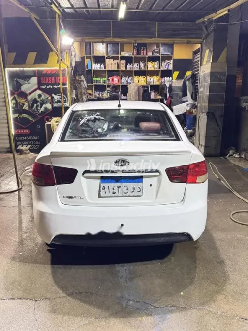 كيا سيراتو 2010 أبيض مستعملة للبيع - 4