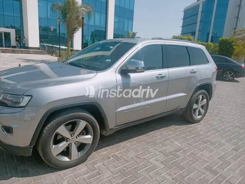 جيب جراند شيروكي 2016 أبيض مستعملة للبيع - 2