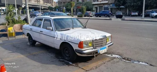 Mercedes 200 1978 White Used for Sale - 3