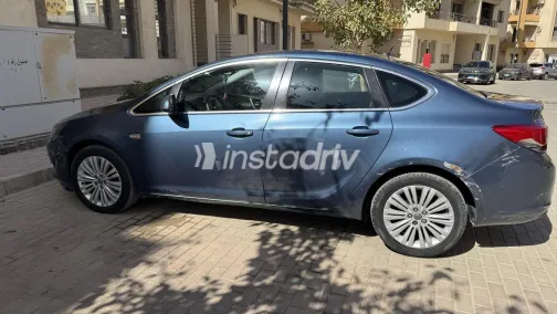 اوبل أسترا 2014 بترولي مستعملة للبيع - 2