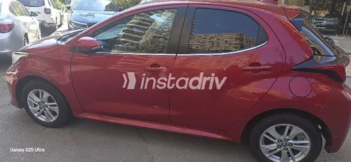 تويوتا ياريس 2022 أحمر مستعملة للبيع - 3