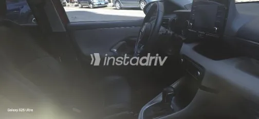 تويوتا ياريس 2022 أحمر مستعملة للبيع - 5