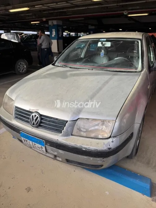 فولكس فاغن بورا 2000 فضي مستعملة للبيع - 4