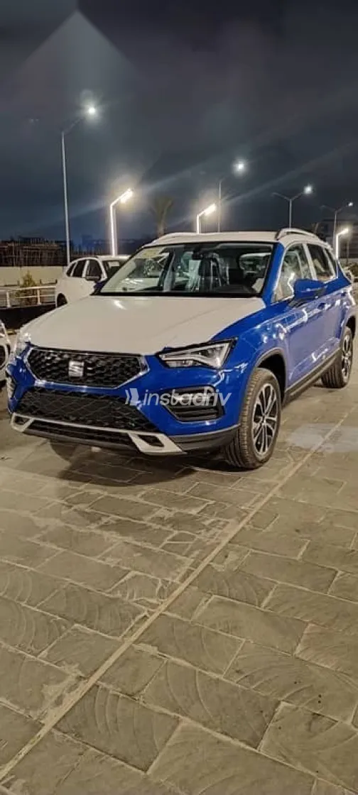 سيات اتيكا 2025 أزرق غامق جديدة للبيع - 1