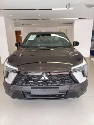 ميتسوبيشي اوت لاندر 2026 أسود جديدة للبيع