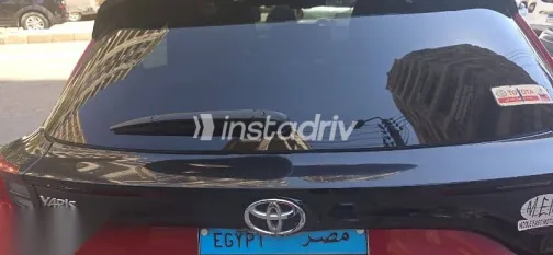 تويوتا ياريس 2022 أحمر مستعملة للبيع - 2