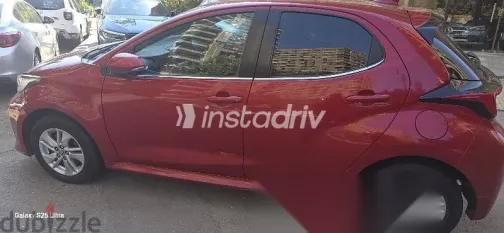 تويوتا ياريس 2022 أحمر مستعملة للبيع - 3