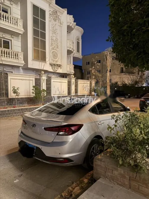 هيونداي إلنترا اى دى 2025 فضي مستعملة للبيع - 4