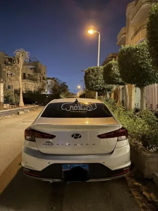 هيونداي إلنترا اى دى 2025 فضي مستعملة للبيع