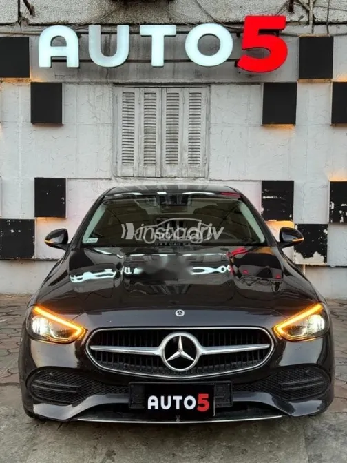 مرسيدس C 180 2022 أسود مستعملة للبيع - 1