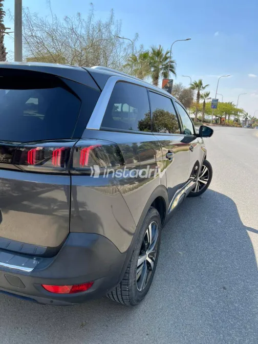 Peugeot 5008 2022 White Used for Sale - 2