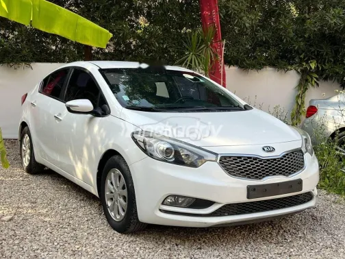 كيا سيراتو 2013 أبيض مستعملة للبيع - 4