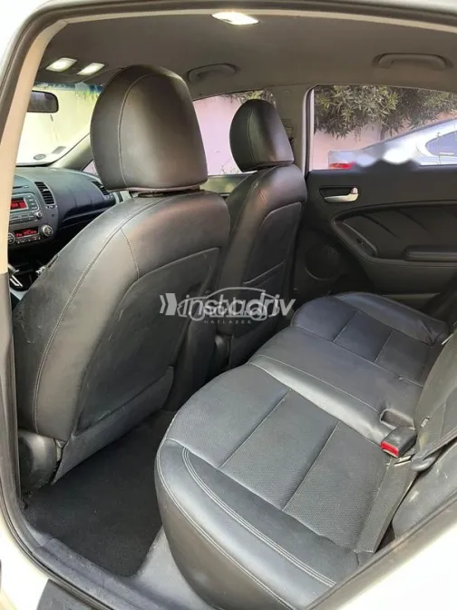 كيا سيراتو 2013 أبيض مستعملة للبيع - 5