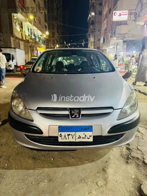 بيجو 307 2002 رمادي مستعملة للبيع - 1
