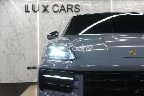 Porsche Cayenne 2024 Gray Used for Sale - 5