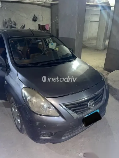 نيسان صنى 2015 فضي مستعملة للبيع - 1