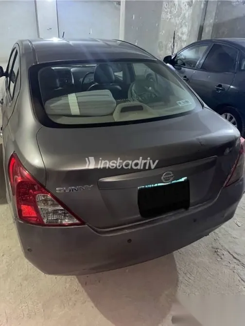 نيسان صنى 2015 فضي مستعملة للبيع - 2