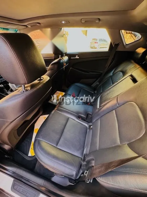 Hyundai Tucson 2019 White Used for Sale - 5