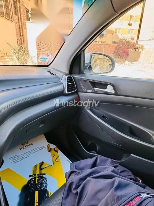 Hyundai Tucson 2019 White Used for Sale - 9