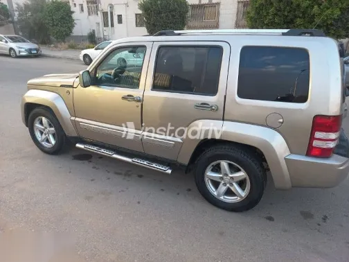 جيب شيروكي 2008 بيج مستعملة للبيع - 2