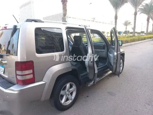 جيب شيروكي 2008 بيج مستعملة للبيع - 3