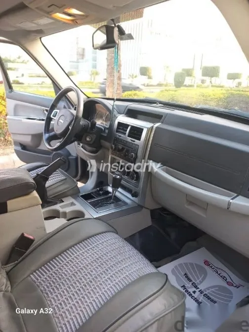 جيب شيروكي 2008 بيج مستعملة للبيع - 4