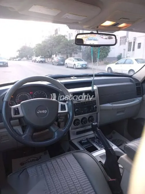 جيب شيروكي 2008 بيج مستعملة للبيع - 6