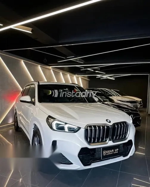 بي ام دبليو X1 2023 أبيض مستعملة للبيع - 1