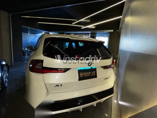 بي ام دبليو X1 2023 أبيض مستعملة للبيع - 6