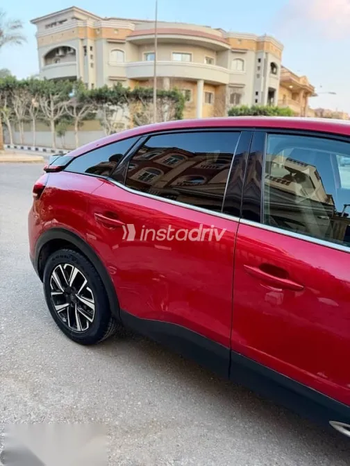 سيتروين C4 2022 أحمر مستعملة للبيع - 2