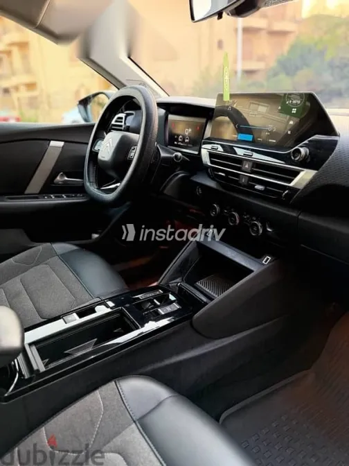 سيتروين C4 2022 أحمر مستعملة للبيع - 3