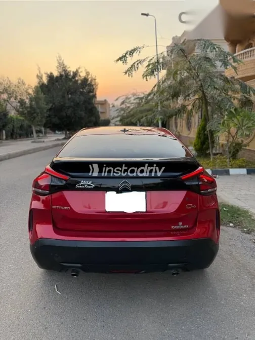 سيتروين C4 2022 أحمر مستعملة للبيع - 4