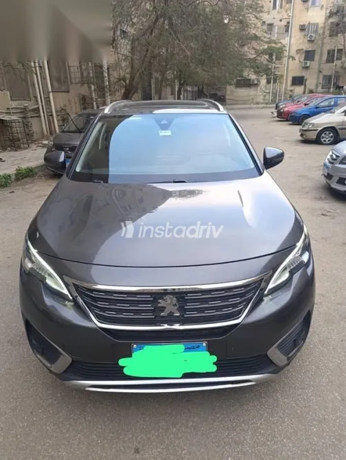 بيجو 5008 2020 رمادي مستعملة للبيع - 1