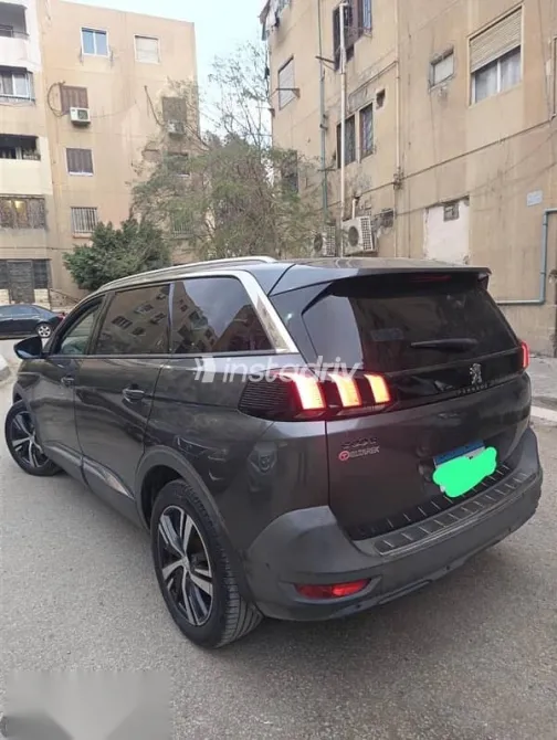 بيجو 5008 2020 رمادي مستعملة للبيع - 2