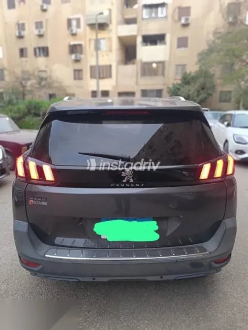 بيجو 5008 2020 رمادي مستعملة للبيع - 3