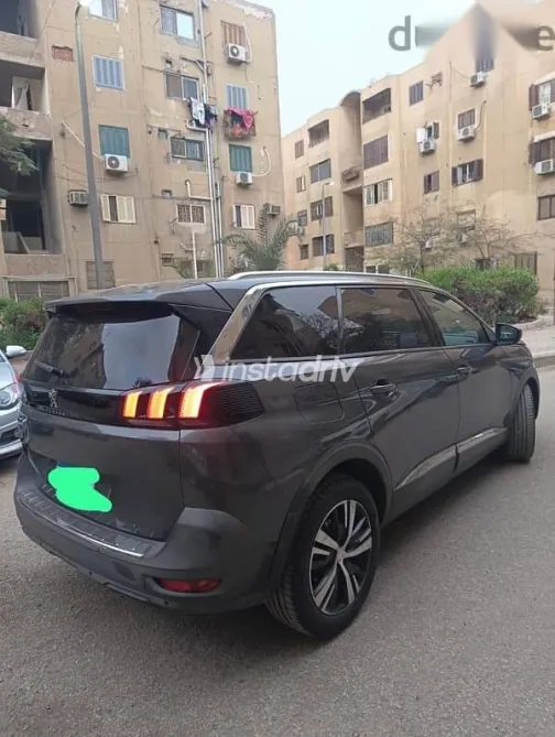 بيجو 5008 2020 رمادي مستعملة للبيع - 5