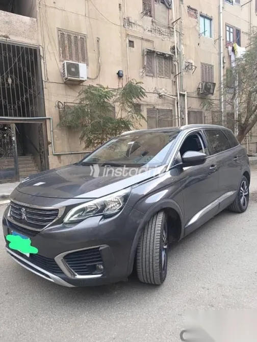 بيجو 5008 2020 رمادي مستعملة للبيع - 6