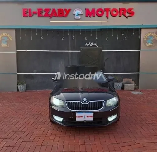 سكودا اوكتافيا 2016 أسود مستعملة للبيع - 1