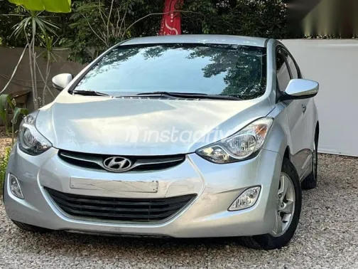 هيونداي إلنترا 2013 فضي مستعملة للبيع - 2