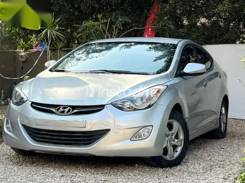 هيونداي إلنترا 2013 فضي مستعملة للبيع - 3