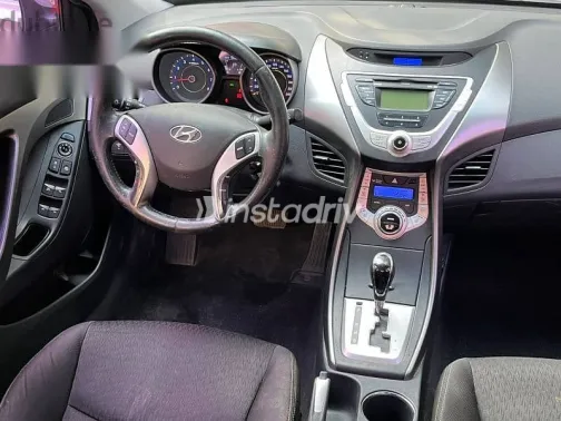 هيونداي إلنترا 2013 فضي مستعملة للبيع - 4