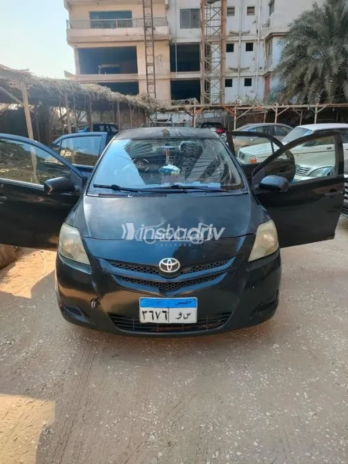تويوتا ياريس 2007 أسود مستعملة للبيع - 1