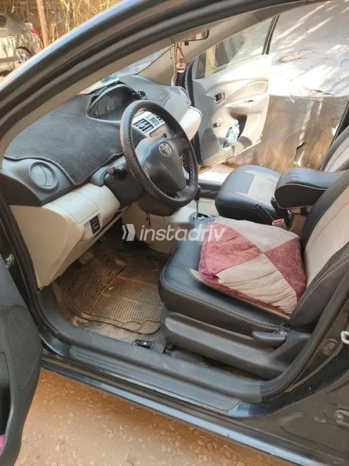 تويوتا ياريس 2007 أسود مستعملة للبيع - 2