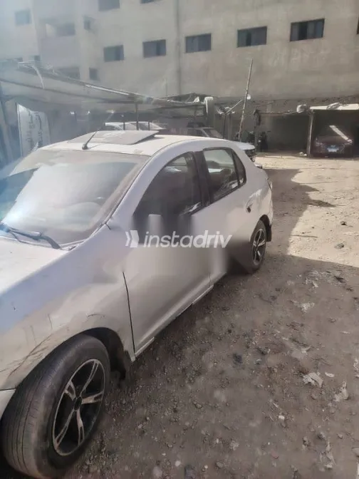 Renault Logan 2016 Silver Used for Sale - 3