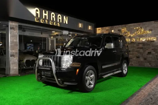 جيب شيروكي 2012 أسود مستعملة للبيع - 1